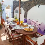 Lydia Luxury Karterados (Santorini)