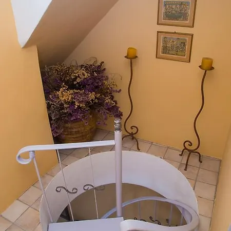 Lydia Luxury Karterados (Santorini)